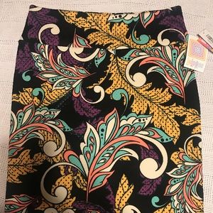 NWT LulaRoe Cassie Skirt Black Paisley LARGE